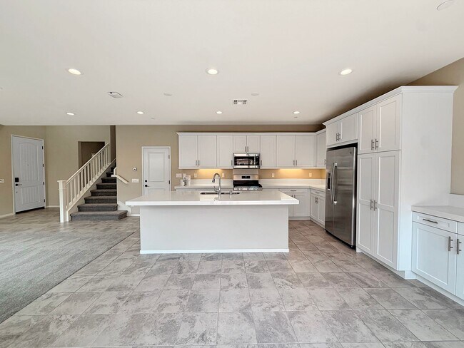 Building Photo - Charming 4BR/3BA Two-Story Townhome with A...