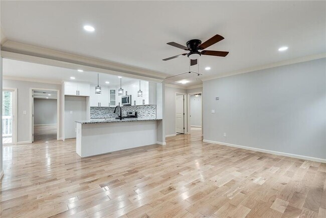 Foto del edificio - 2575 Barrylynn Dr