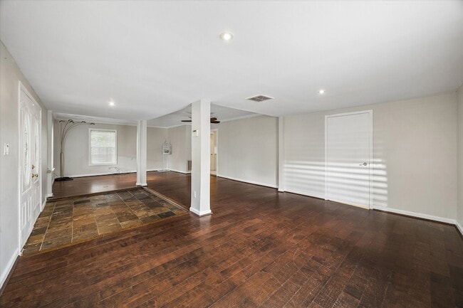 Photo - 6621 Westview Drive Unit House