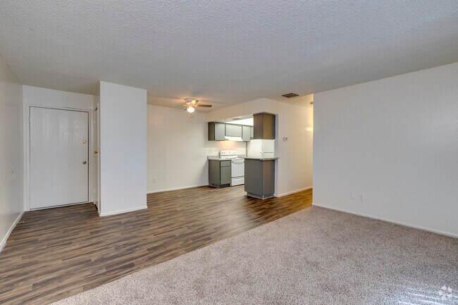 2BR, 2BA - 878SF - Sala de estar y comedor - San Aurelio