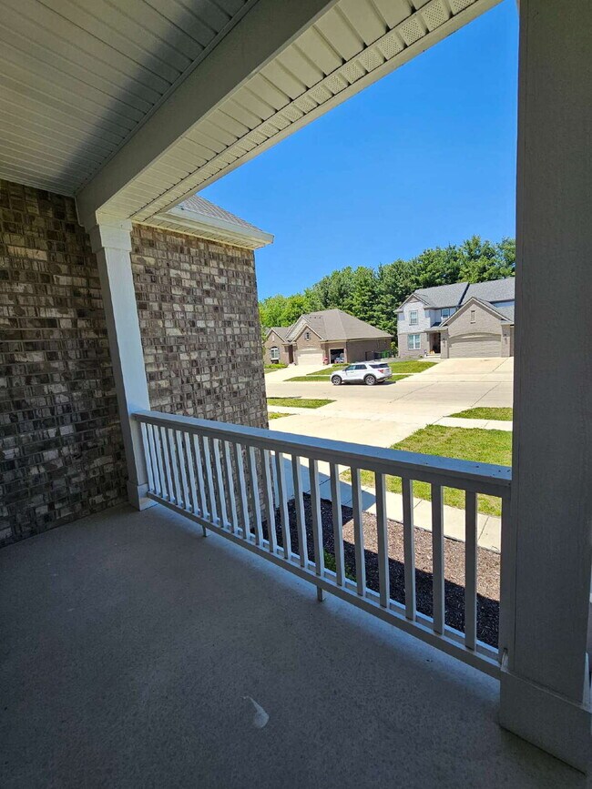 Foto del edificio - 4 Bed, 2.5 Bath with Granite Kitchen, Large Island, Luxury Master Suite, Full Basement, Huge Outd...