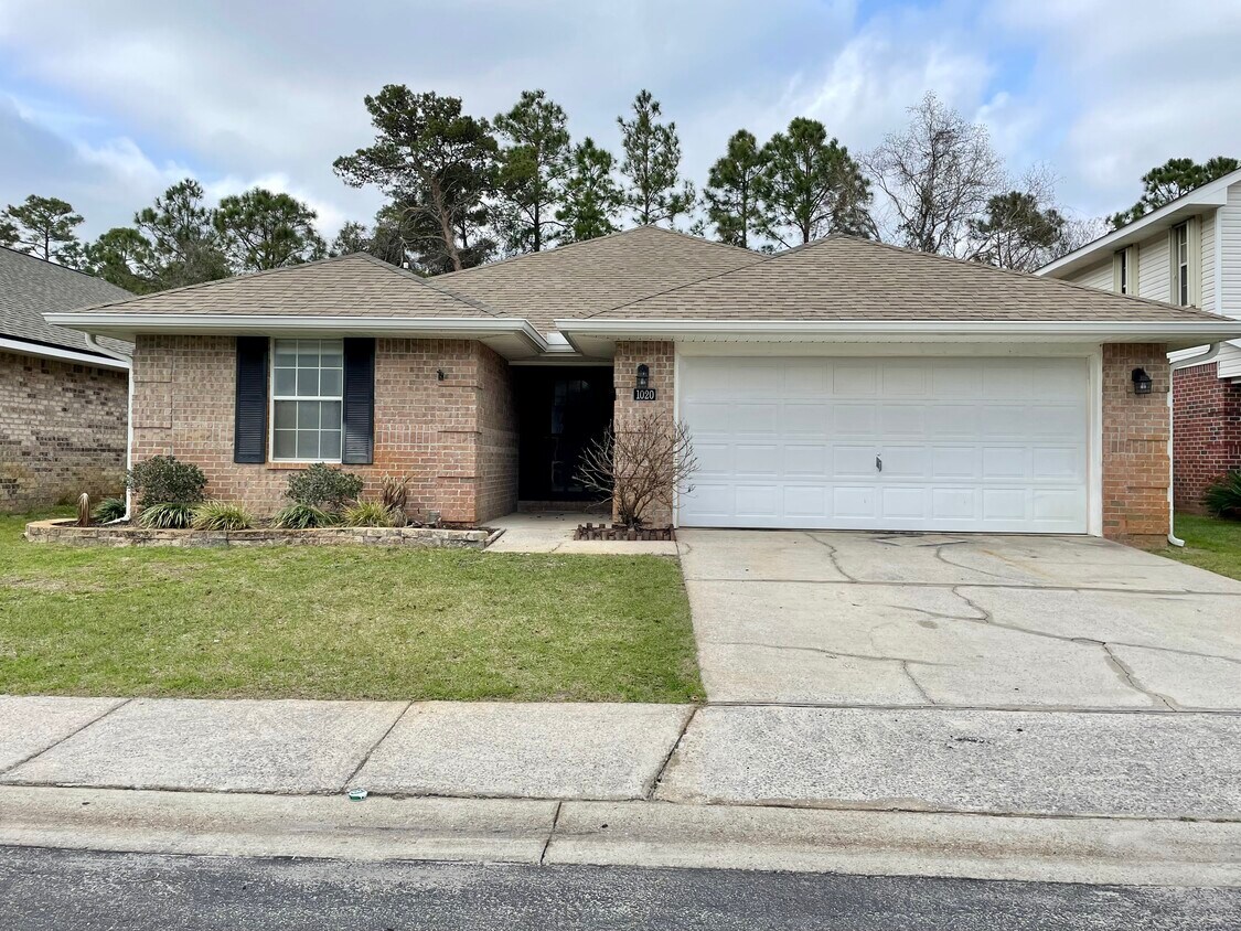 Primary Photo - 1020 Freeport Ct