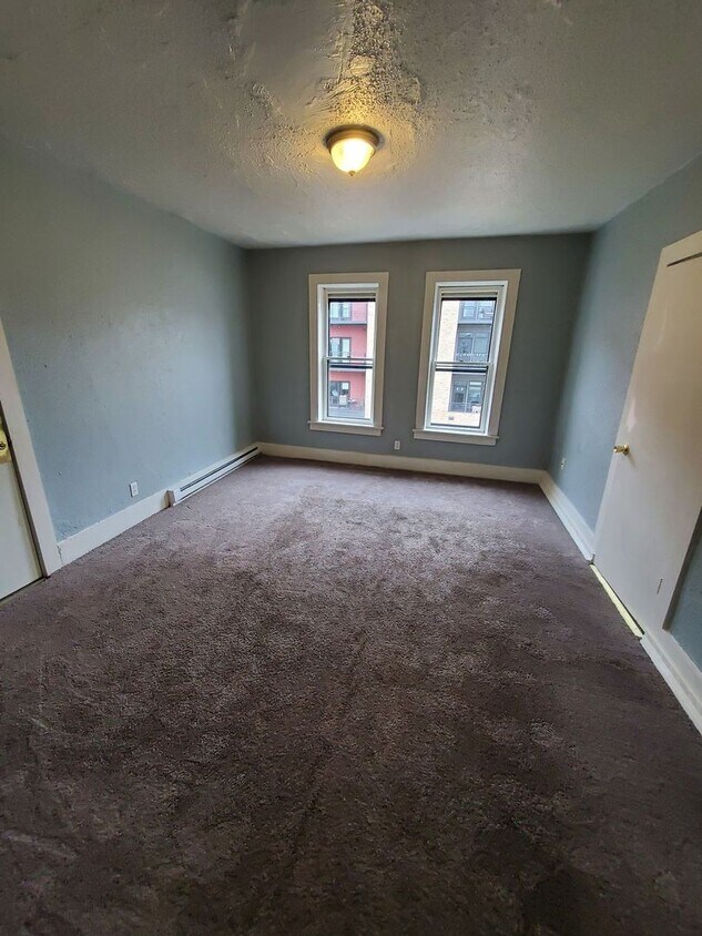 Foto principal - 19 E State St