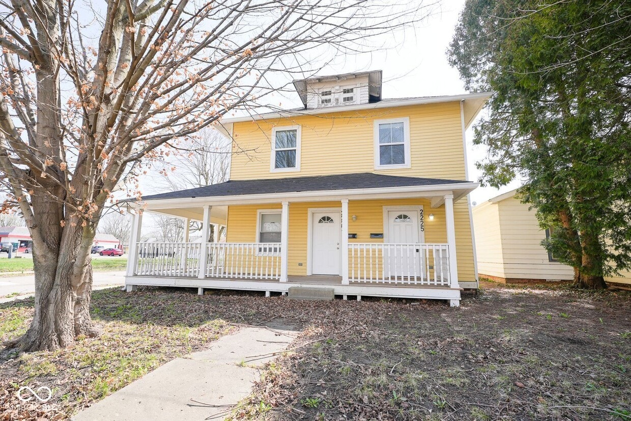 Primary Photo - 2225 Broad St