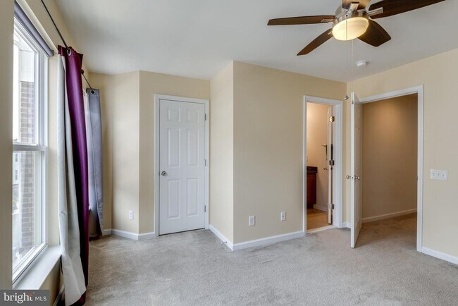 Building Photo - 42642 New Dawn Terrace