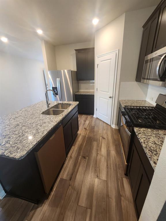 Foto del edificio - 623 Sun Grv Trl