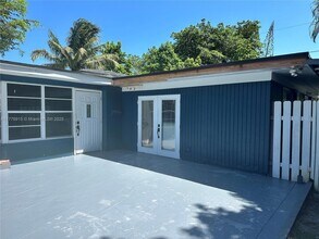 Building Photo - 1410 SW 28th St