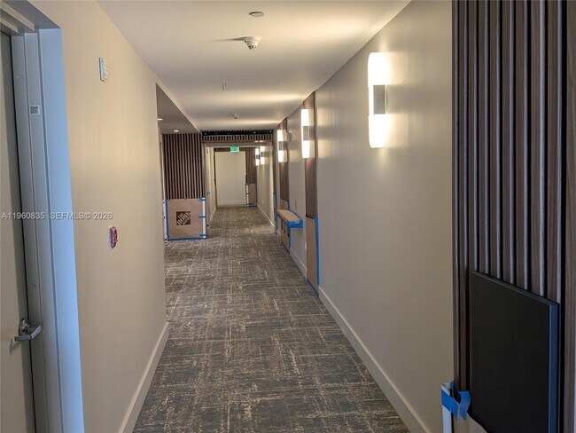 Foto del edificio - 6365 Collins Ave