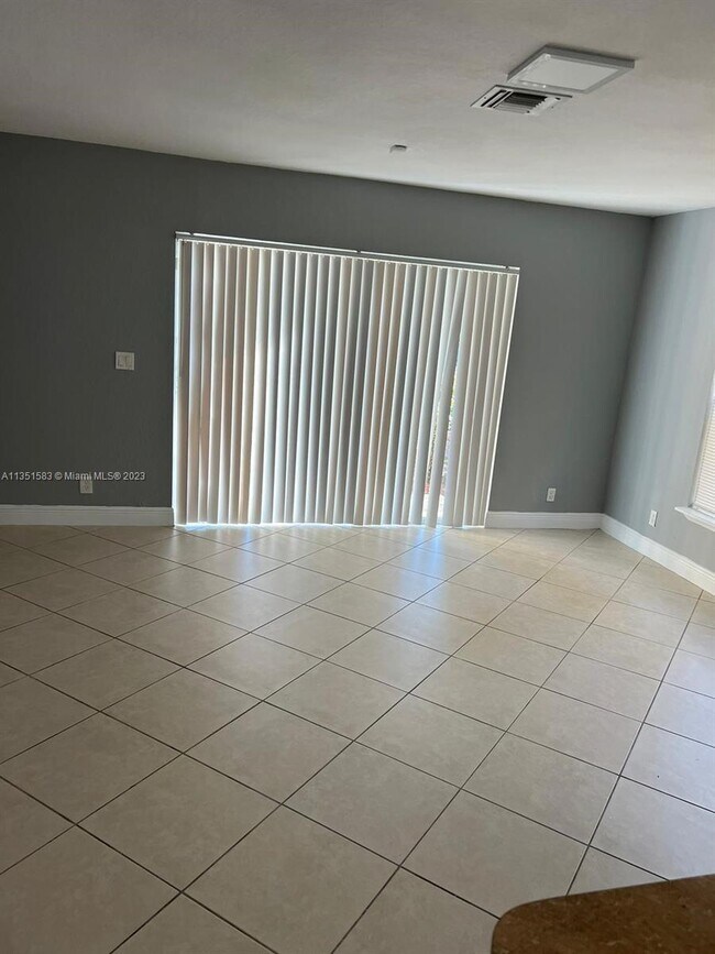 Foto del edificio - 10018 SW 24th St