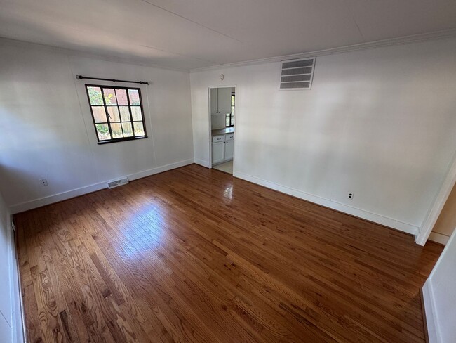 Building Photo - 2611 Sherwood St