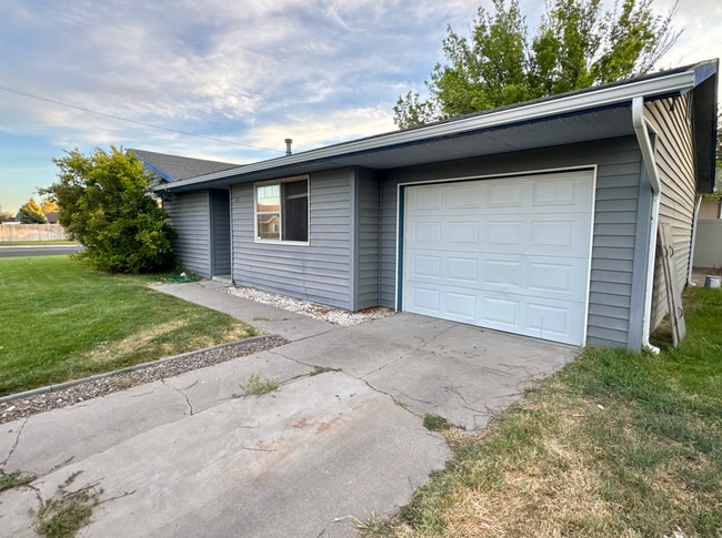 Building Photo - 711 Beta Cir
