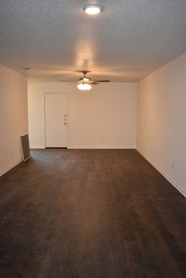 Building Photo - 504 S Juanita Dr