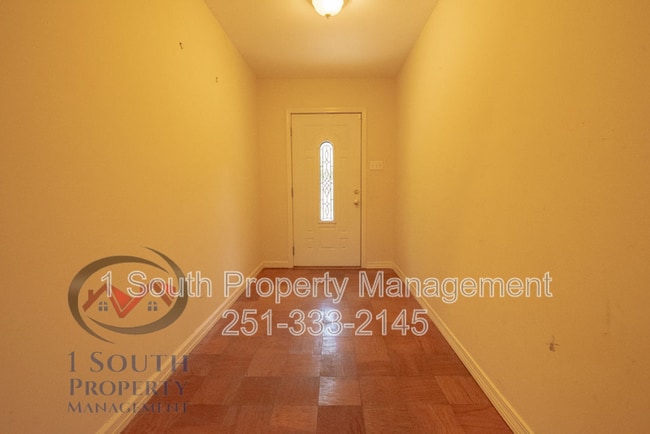 Building Photo - 5520 Vienna Ave