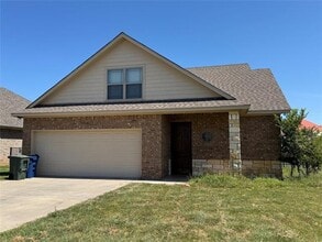 Building Photo - 1443 Lauren Ln