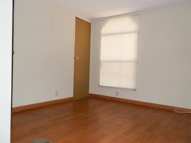 Building Photo - 251 Golden Crest Dr