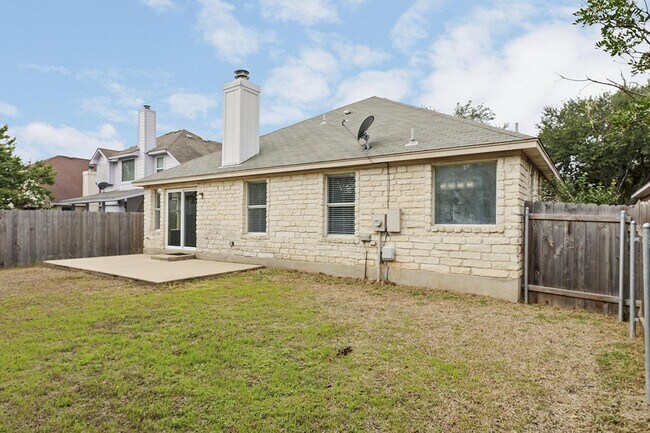Foto del edificio - Spacious & comfy Willow Run home by Mills Pond