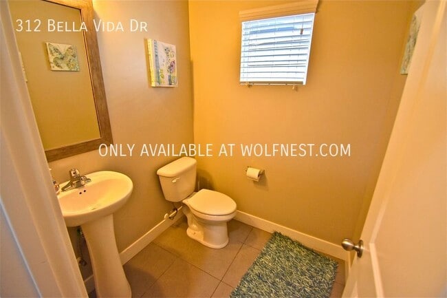 Building Photo - Stunning 4 Bed Eaglewood Home! No Deposit ...