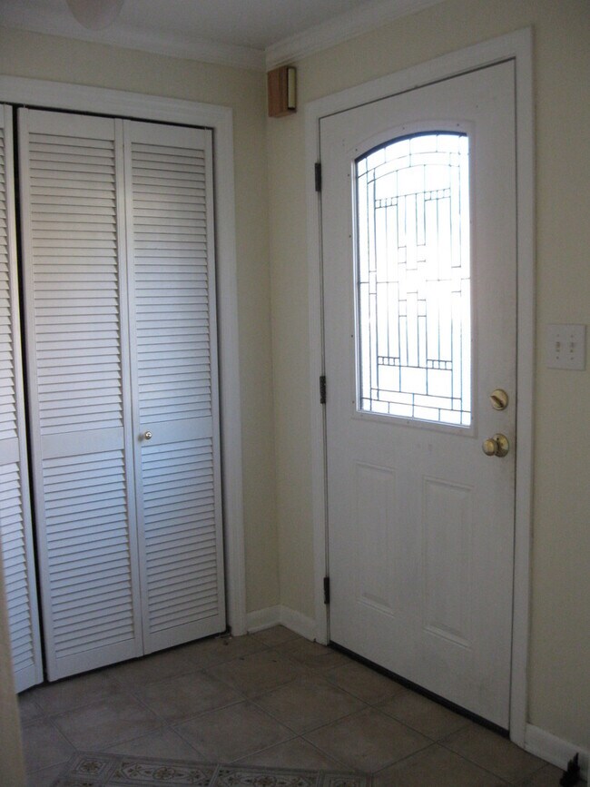 Foto del edificio - Lovely 2 BR home with Bonus Room