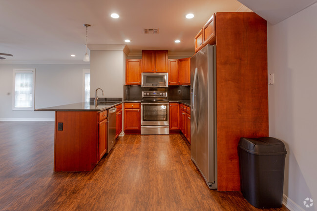 The Aladdin-1BR,1BA-Kitchen - Fairfield Broadway Knolls At Holbrook