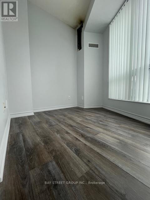 Photo du bâtiment - 60 Byng Ave