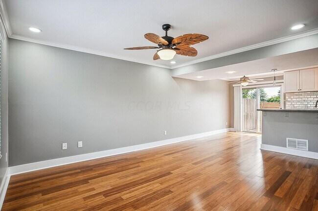 Foto del edificio - 4841 Stoneybrook Blvd