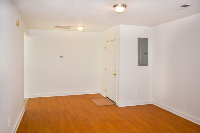 Building Photo - Downtown Apartment on King Street