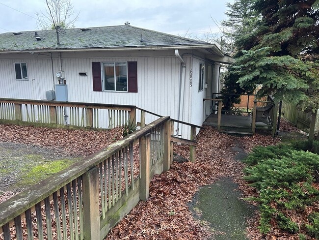 Building Photo - Kostar Duplex