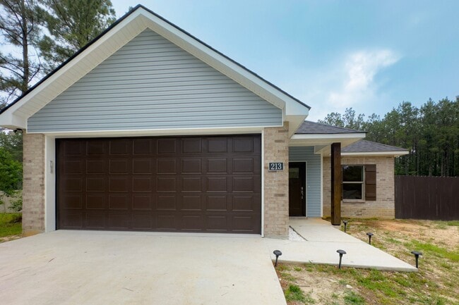 Building Photo - 213 Steel Magnolia Ln