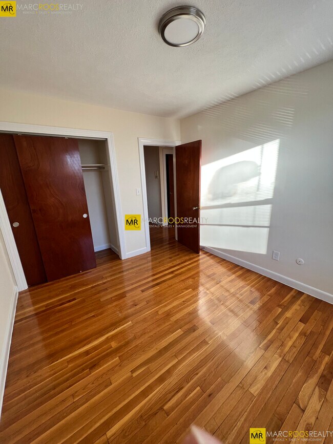 Foto del edificio - 168 North Beacon St
