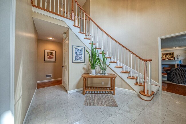 Foto del edificio - GREAT HOME ACROSS THE STREET FROM THE US O...