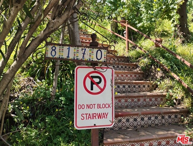 Foto del edificio - 8170 Gould Ave