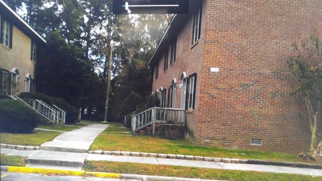 Building Photo - 132 Oakmont Dr