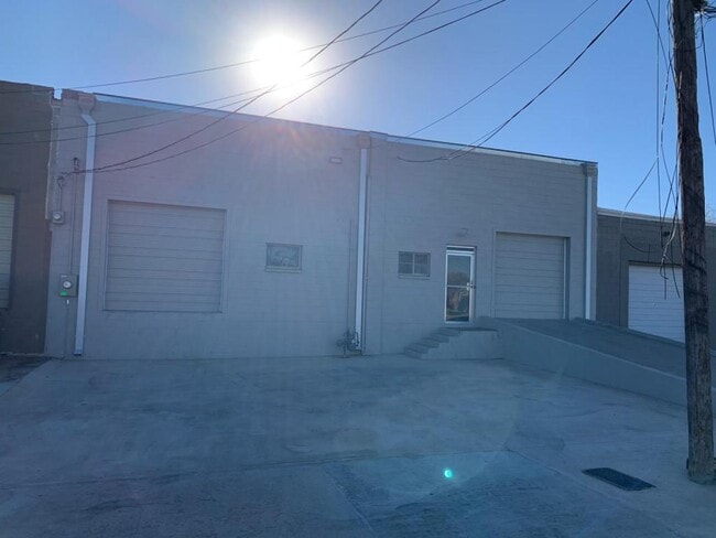 Building Photo - 2139 Baylor Dr