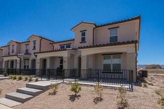 Building Photo - 740 W Sunfire Ln