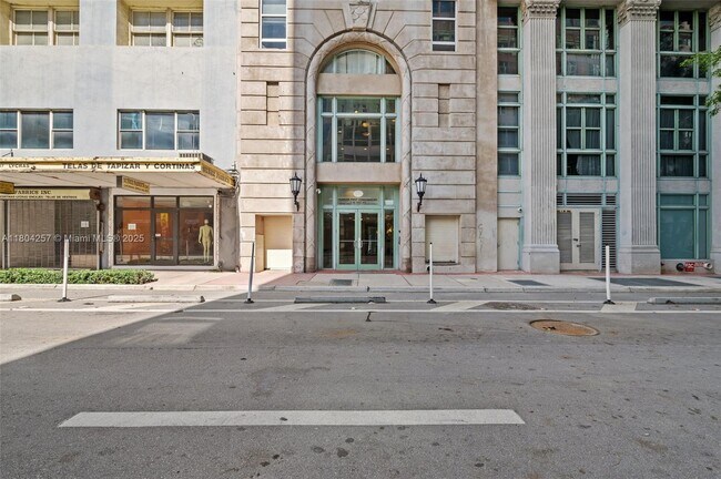 Foto del edificio - 111 E Flagler St