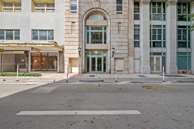 Building Photo - 111 E Flagler St