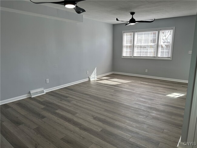 Foto del edificio - 111 Henderson St
