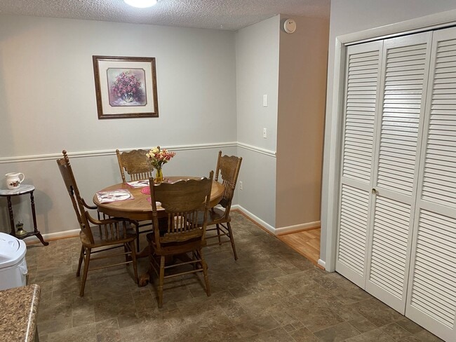 Foto del edificio - 203 Opal Ln