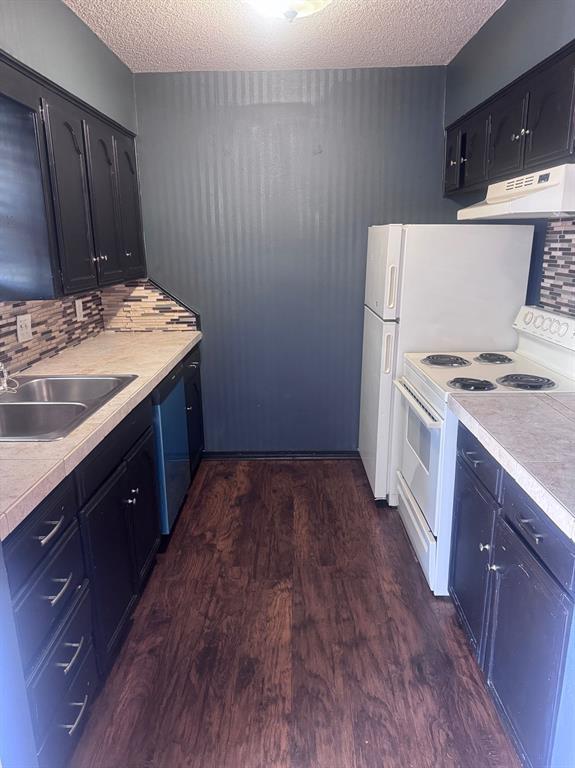 Building Photo - 11421 N May Ave