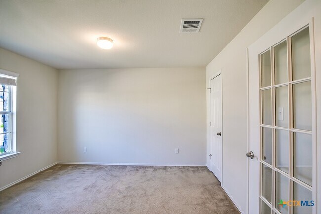 Building Photo - 3318 Claymore St