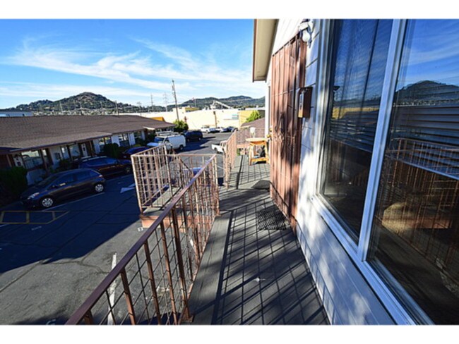 Foto del edificio - LST MONTH FREE!! GOOD SIZED STUDIO - NEW L...