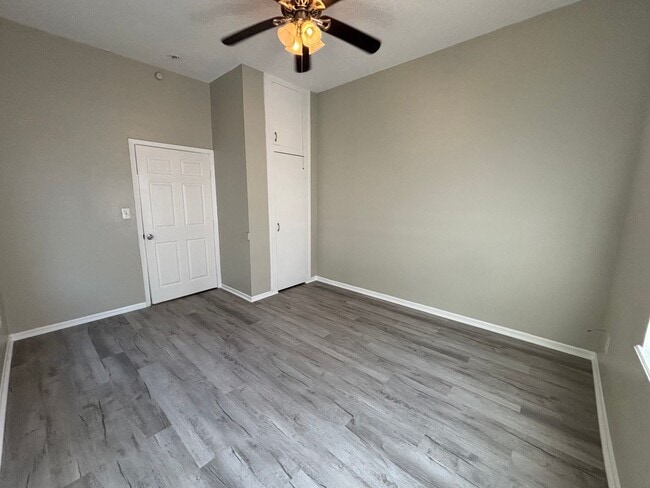 Building Photo - Lovely 4 Bedroom 2 Bathroom Home