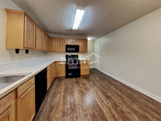 Foto del edificio - 2208 Thorn Crest Dr