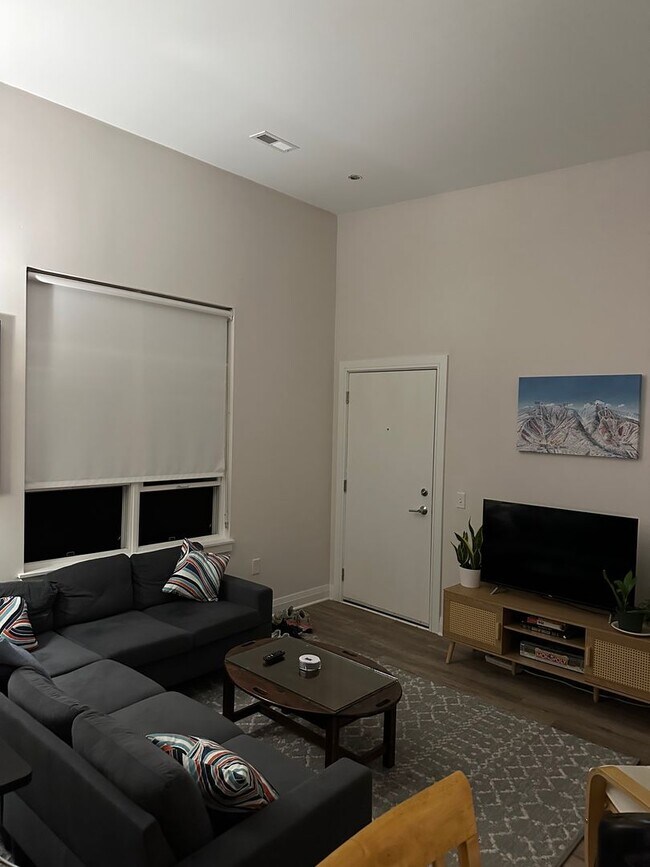Foto del edificio - Welcome to Urban Elegance in the Heart of ...