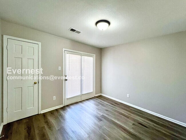 Foto del edificio - 1664 Joy Blvd