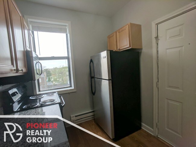 Building Photo - 3639 W Dickens Ave