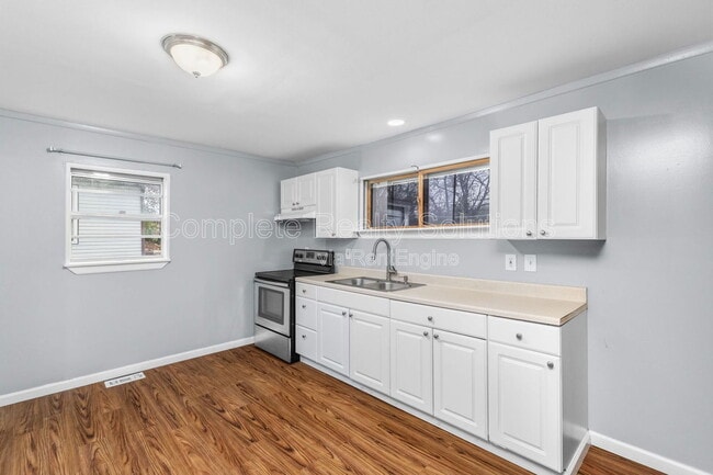 Foto del edificio - 8235 Albin Ave