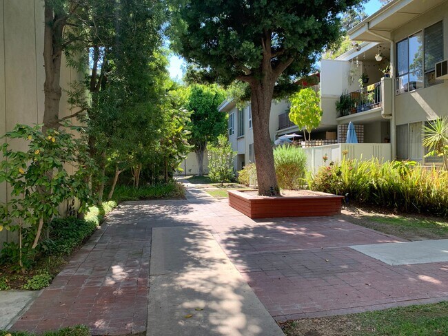 Foto del edificio - 4353 Colfax Ave