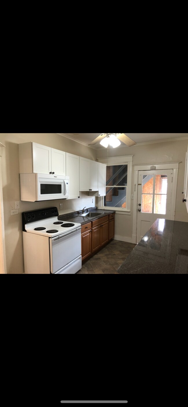 Foto del edificio - 253 Manning Blvd