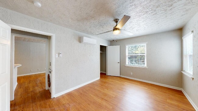 Building Photo - 4626 Reiger Ave